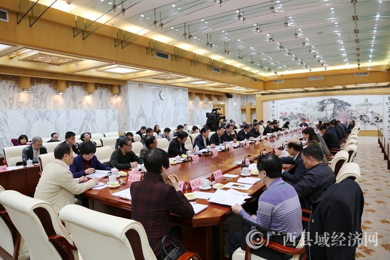 1月15日,德保县实施乡村振兴战略促进县域经济发展座谈会现场。