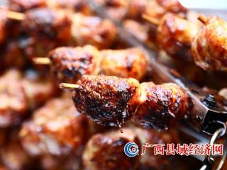 广西融安:“非遗”美味融安烧炙迎新年