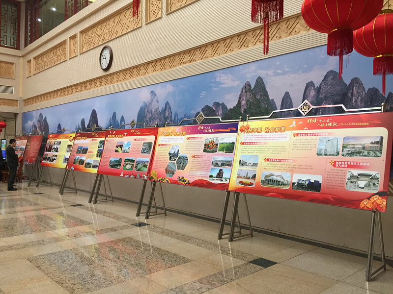 县域会协助区发改委重大处制作的广西“十二五”重大项目建设成就展在两会期间展出