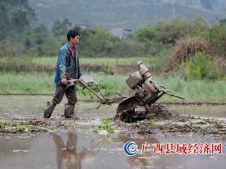 融安县:农机在手 春耕不愁