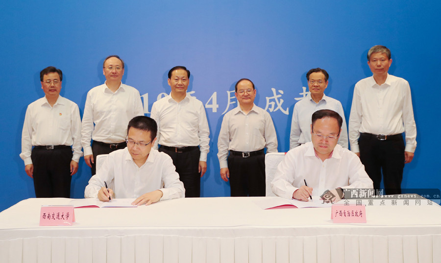 鹿心社陈武率广西党政代表团赴四川学习考察