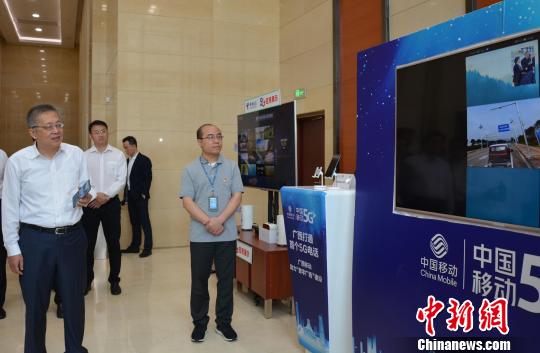 图为拨通现场。 雷明杰 摄