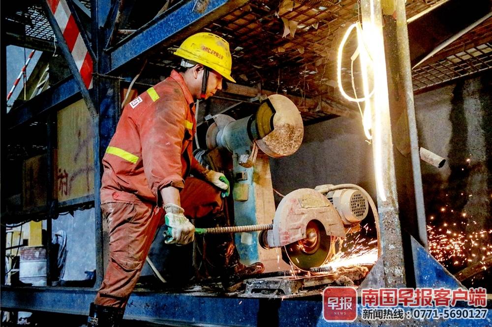 新柳南高速预计年内建成通车 鼓鸣隧道全幅贯通