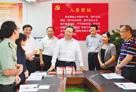 彭清华:把“两学一做”成果转化为脱贫攻坚和改革发展强大动力