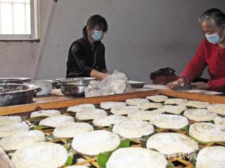 广西瑶乡:清明将到,寒食粑粑飘香