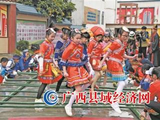 河池:文旅唱大戏 山歌颂党恩
