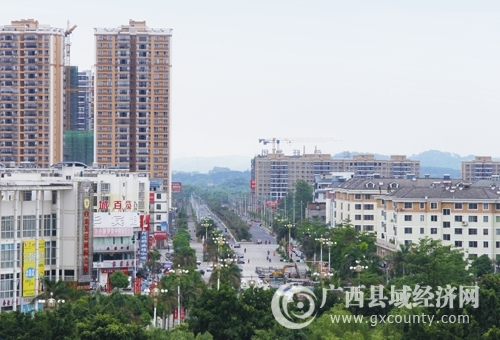 半城绿树半城楼.jpg