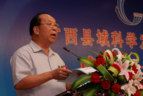 钟启泉.jpg