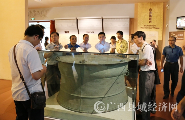 第一期通讯员培训交流会学员在南宁参观