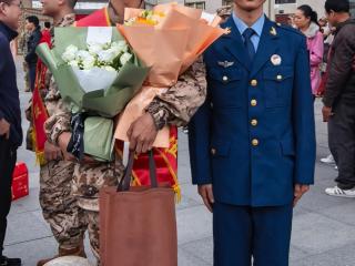 百色右江:双胞胎兄弟接力从军 一门双兵续写报国家风