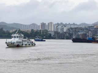 南宁海事局及时处置7艘无动力船舶走锚风险 确保辖区平安度汛