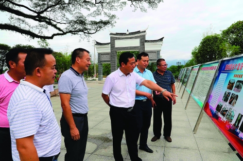 桂林市新型城镇化示范乡镇“书记工程”建设综述
