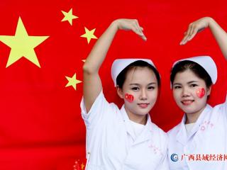 我与国旗合个影 我为祖国送祝福