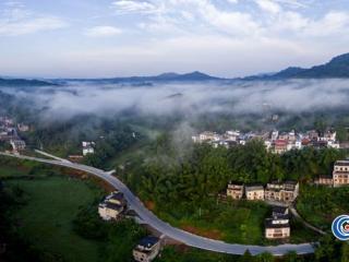 山村云海美如画 风光旖旎顶呱呱
