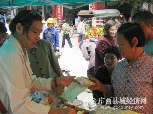 范晓莉率广西党外知识分子分别赴东兰县蒙山县开展同心实践活动